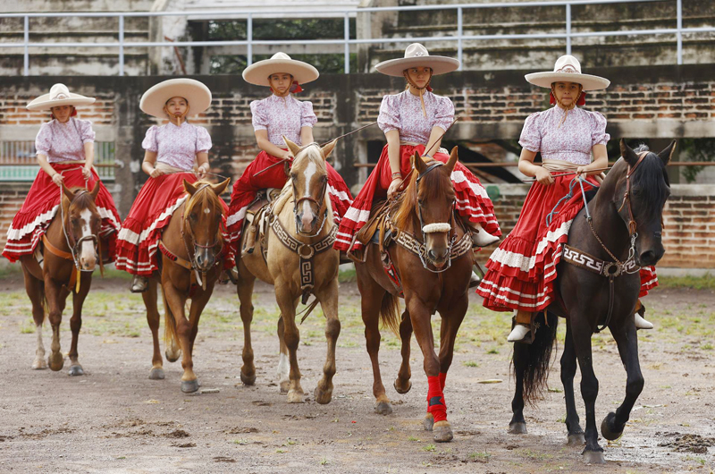 Escaramuzas Las Charras Mexicanas Que Se Abren Paso Con Valentía 2856